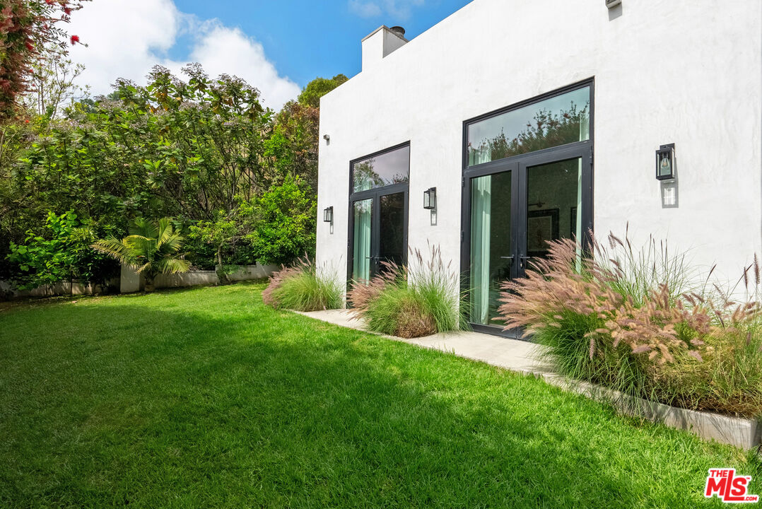 1739 San Ysidro Dr, Beverly Hills