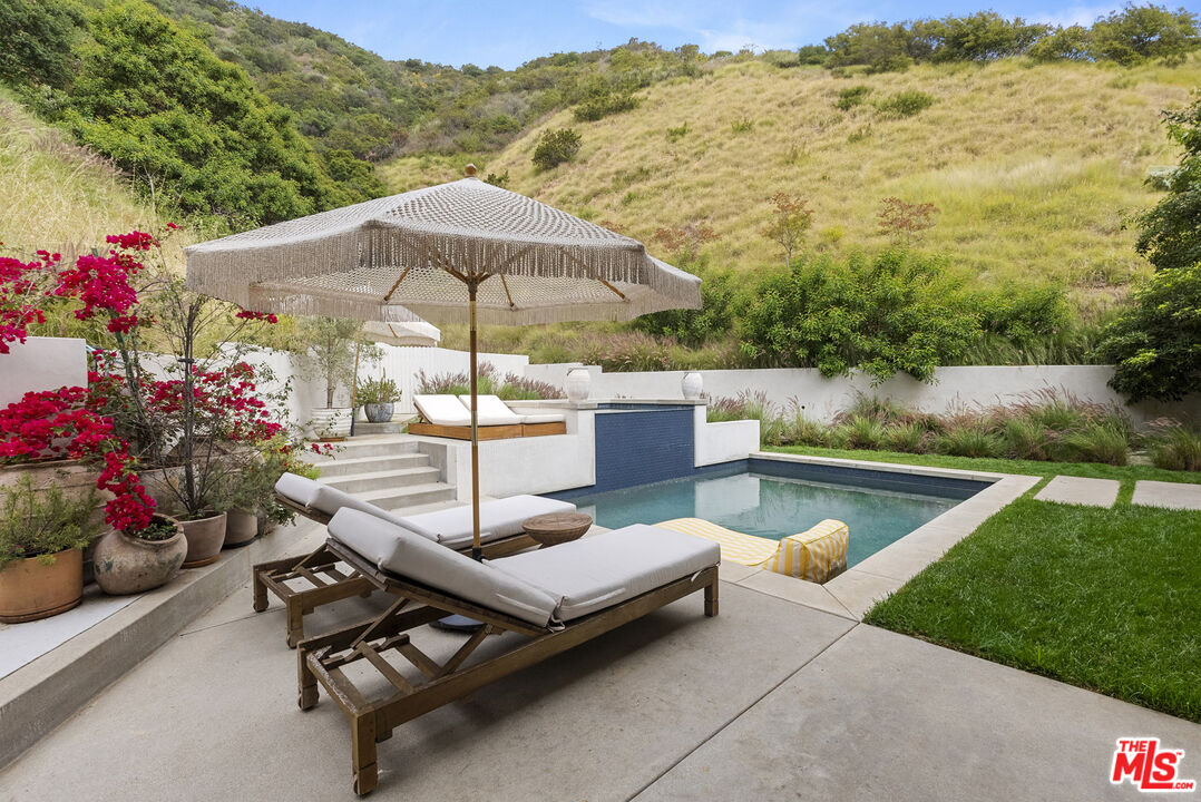 1739 San Ysidro Dr, Beverly Hills