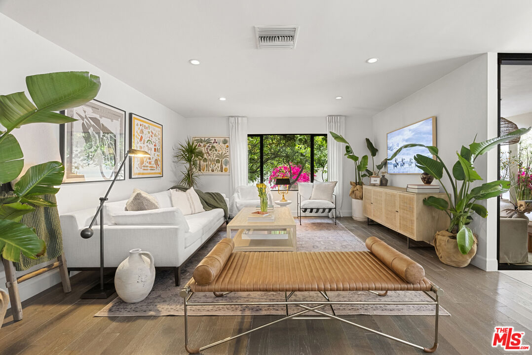 1739 San Ysidro Dr, Beverly Hills
