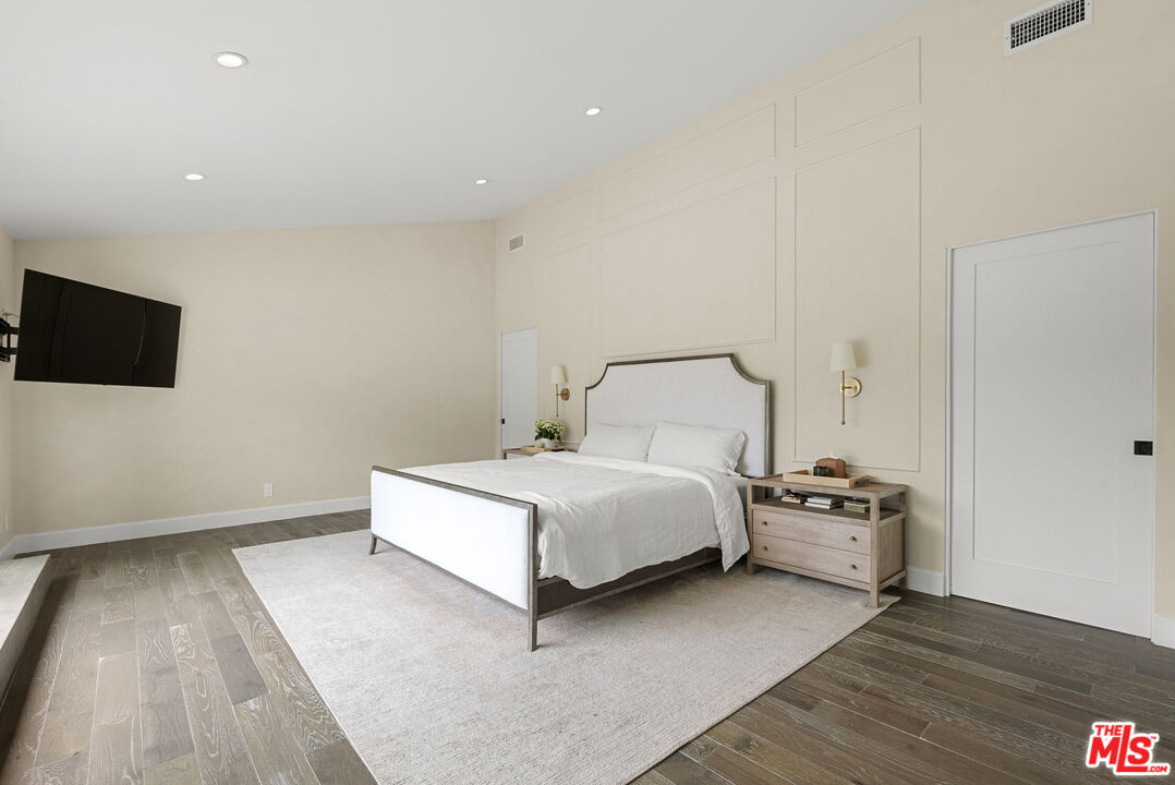1739 San Ysidro Dr, Beverly Hills