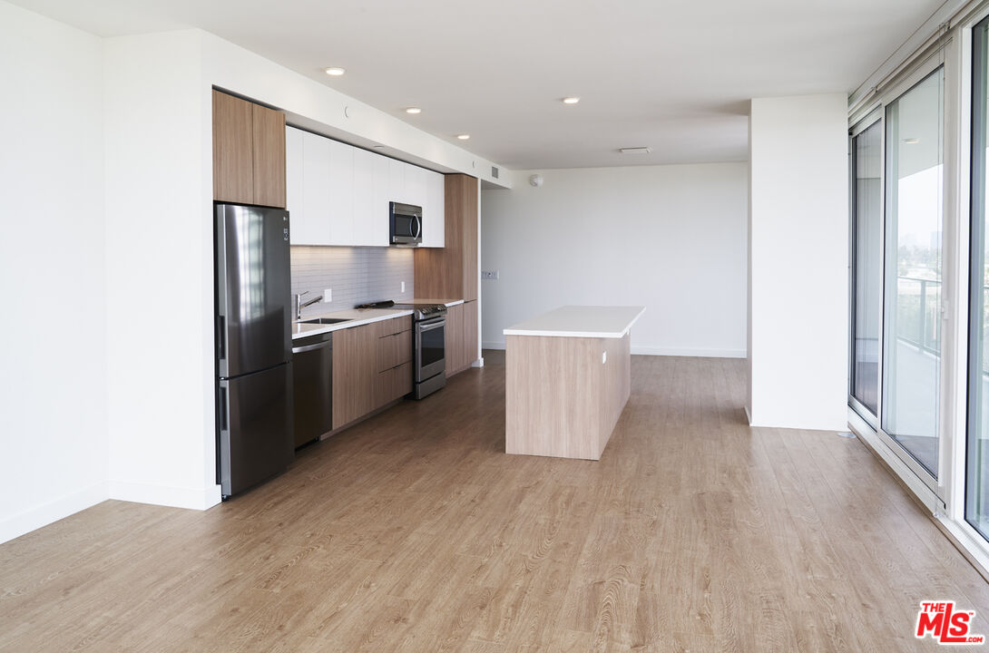 11750 SW Wilshire Blvd Unit: 2002