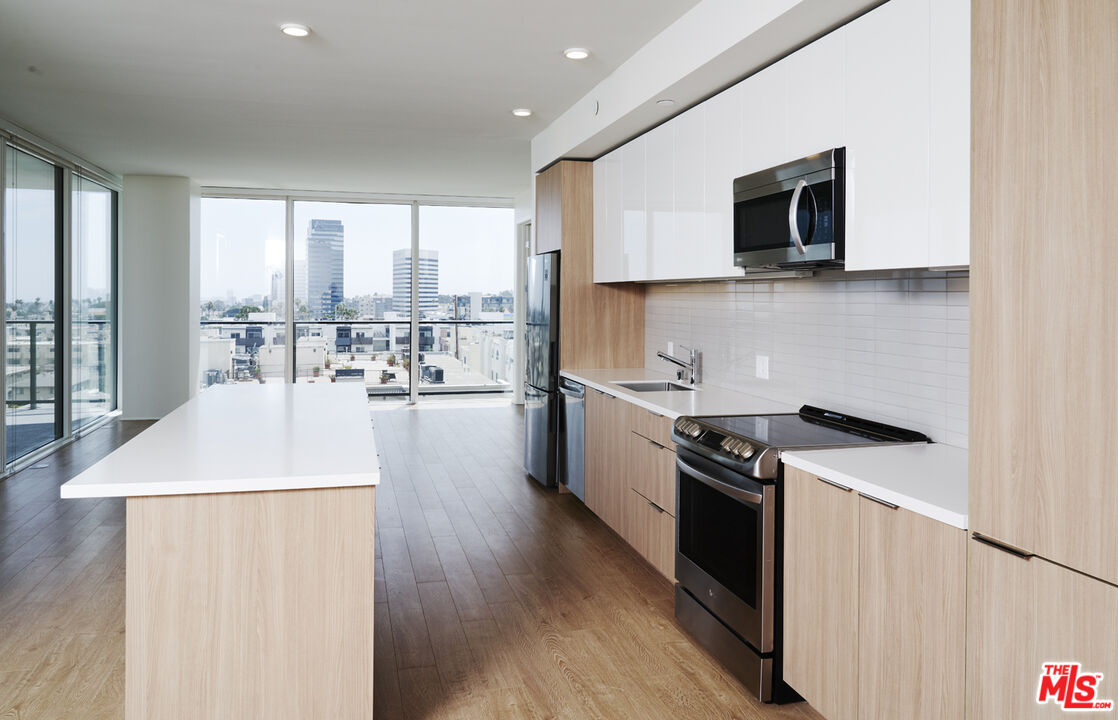11750 SW Wilshire Blvd Unit: 2002