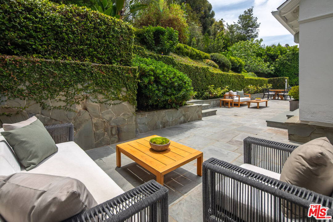 1134 San Ysidro Dr, Beverly Hills 