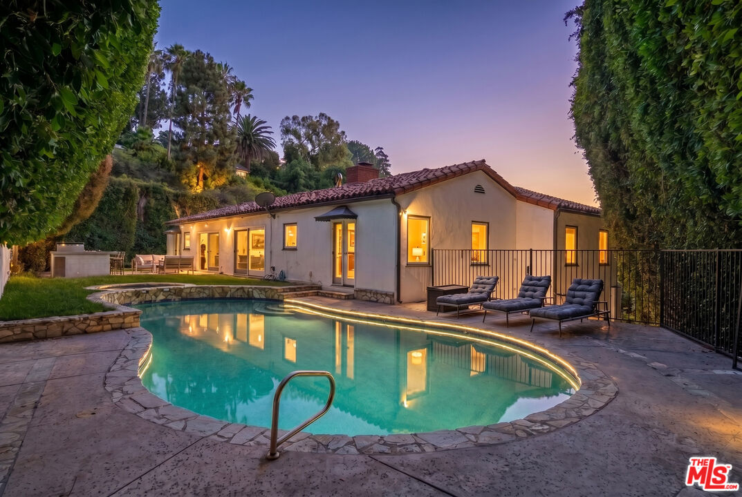 1972 Outpost Cir, Sunset Strip