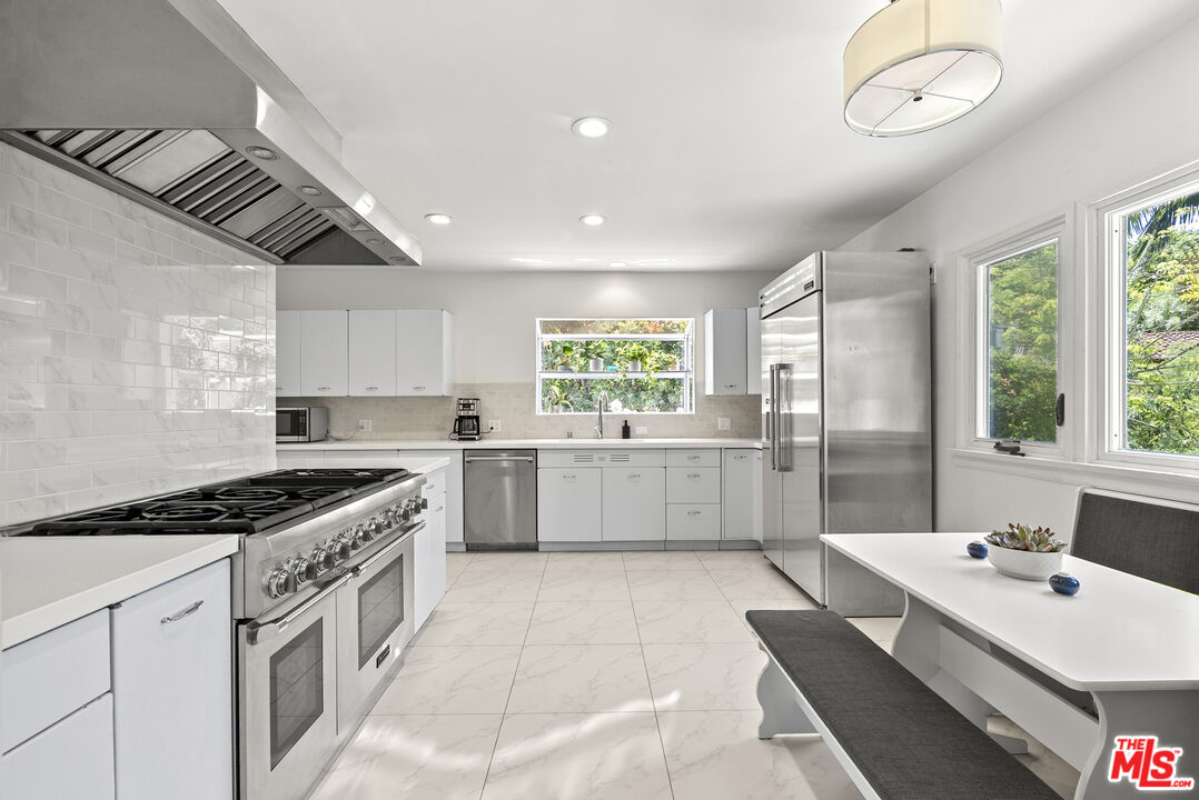 1972 Outpost Cir, Sunset Strip