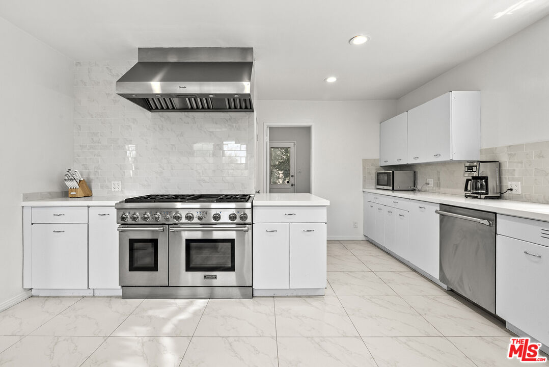 1972 Outpost Cir, Sunset Strip