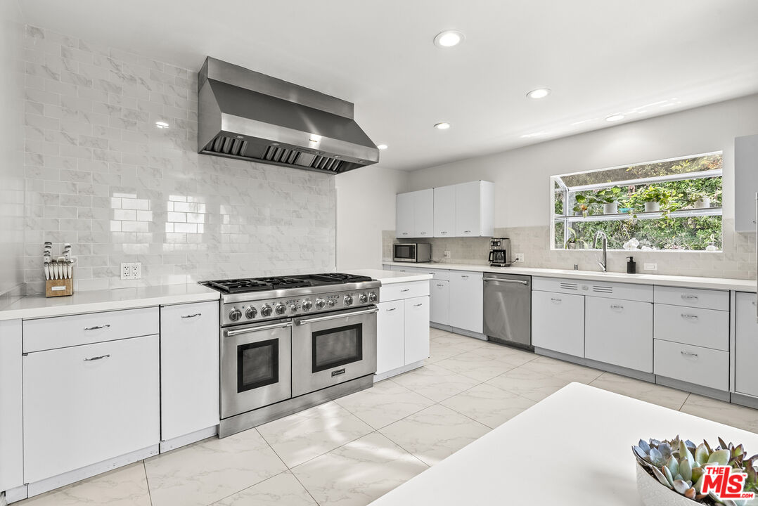 1972 Outpost Cir, Sunset Strip