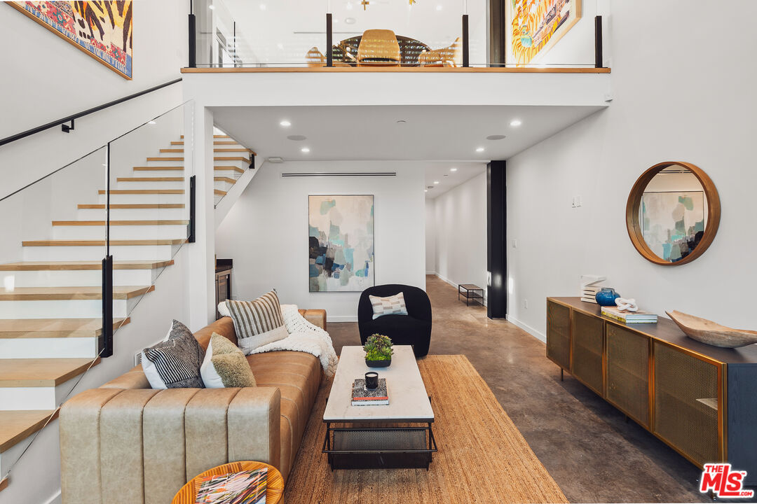 303 Venice Way, Venice 