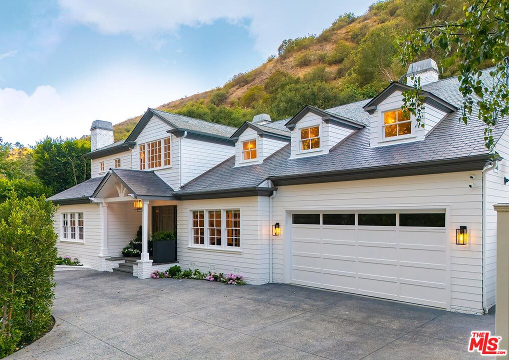 2803 Mandeville Canyon