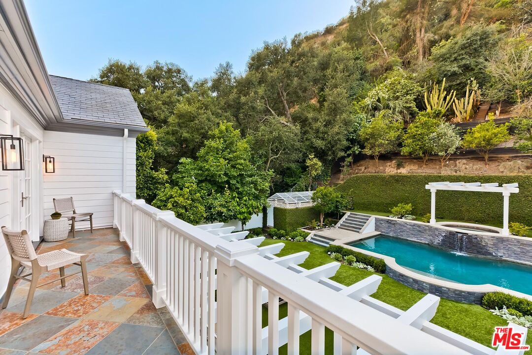 2803 Mandeville Canyon