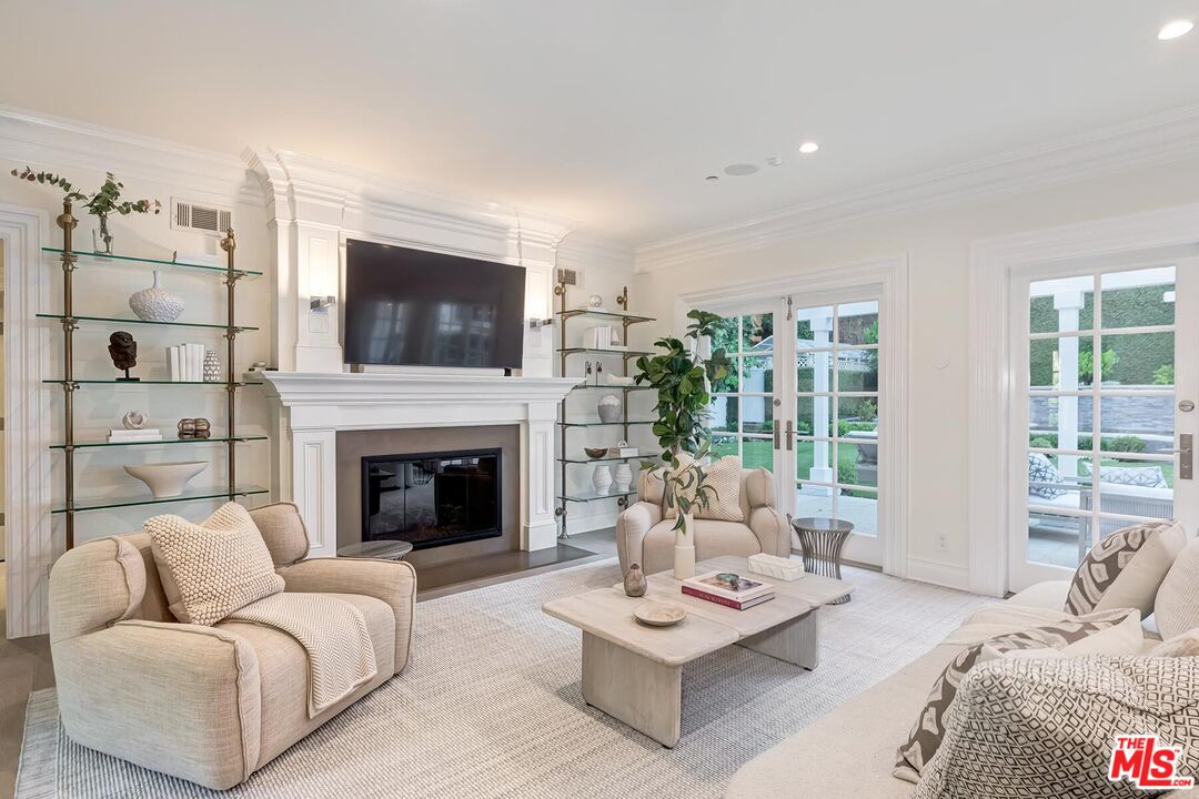 2803 Mandeville Canyon