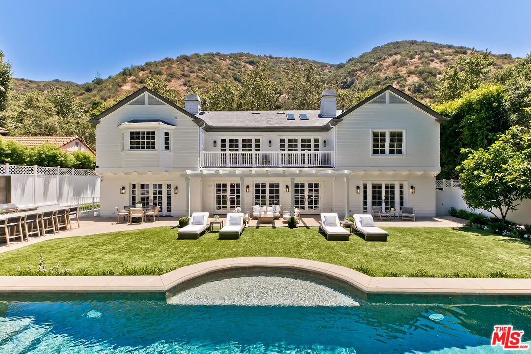 2803 Mandeville Canyon