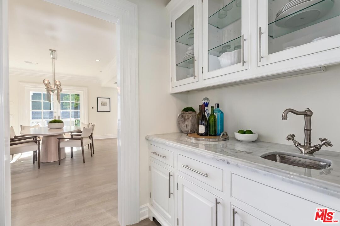2803 Mandeville Canyon
