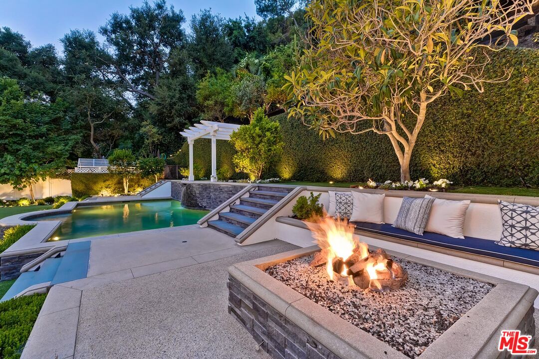 2803 Mandeville Canyon