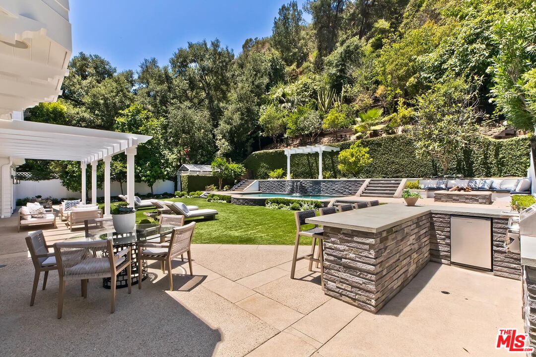 2803 Mandeville Canyon