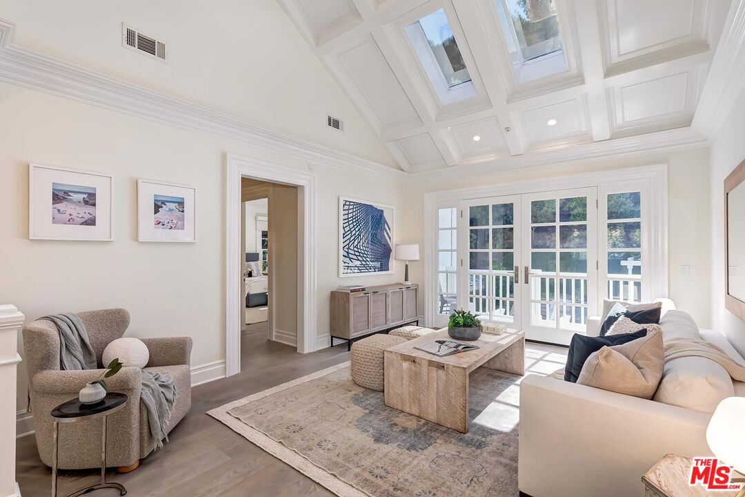 2803 Mandeville Canyon