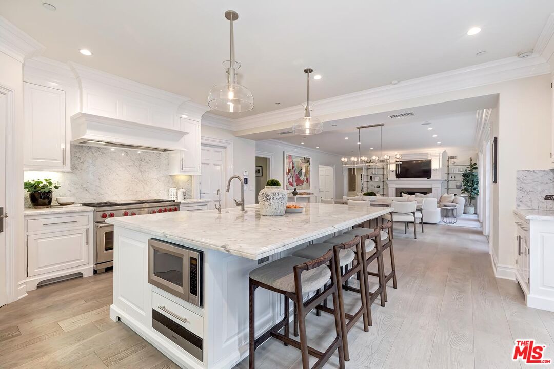 2803 Mandeville Canyon