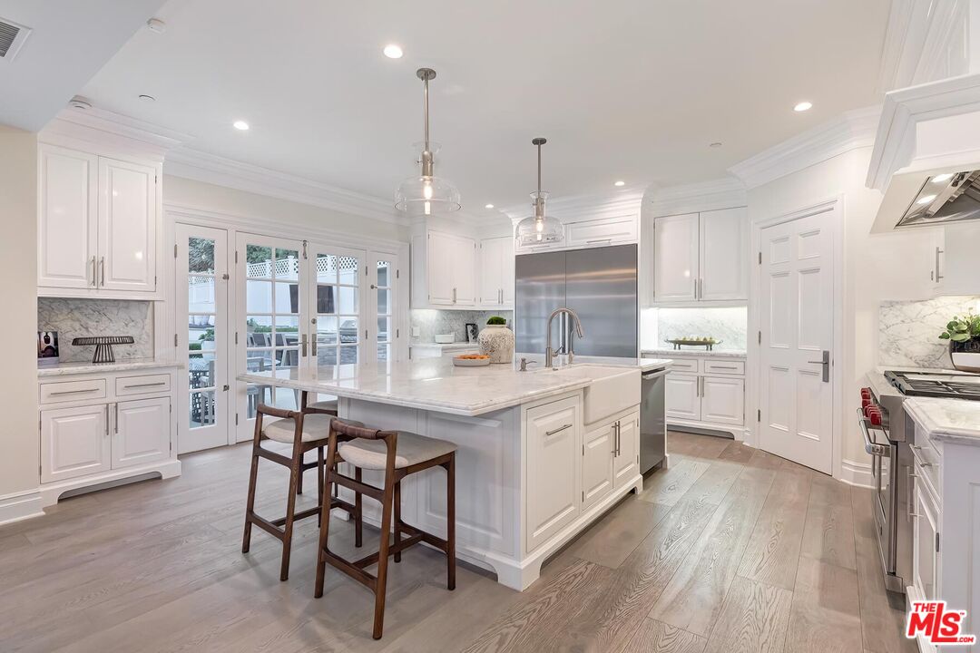 2803 Mandeville Canyon