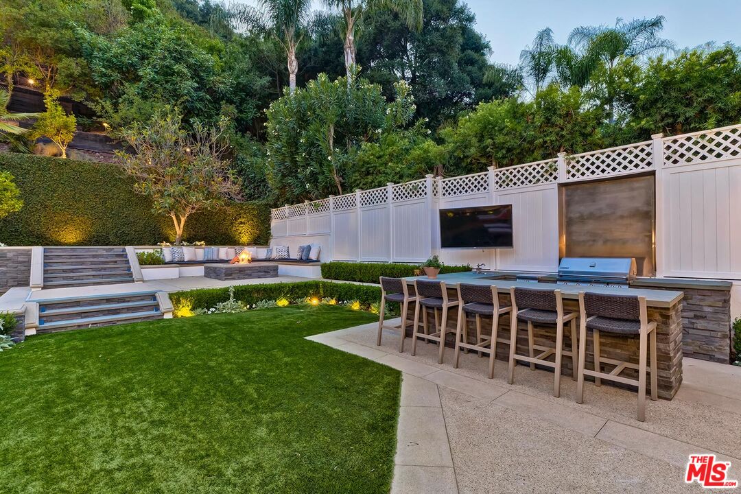 2803 Mandeville Canyon