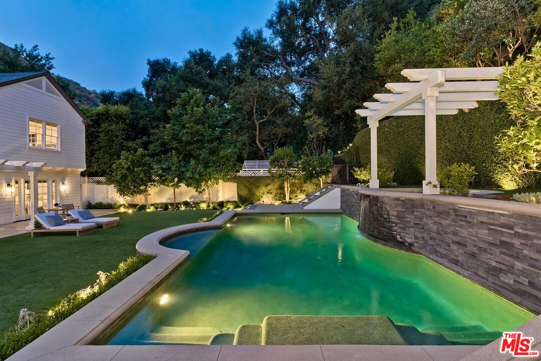 2803 Mandeville Canyon