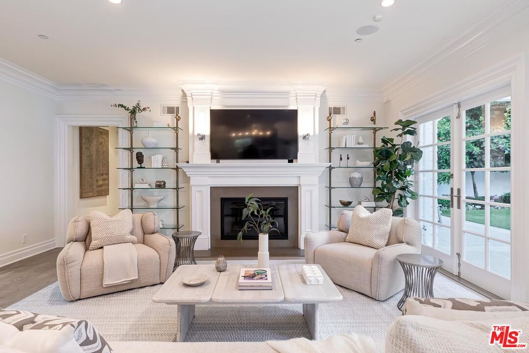 2803 Mandeville Canyon