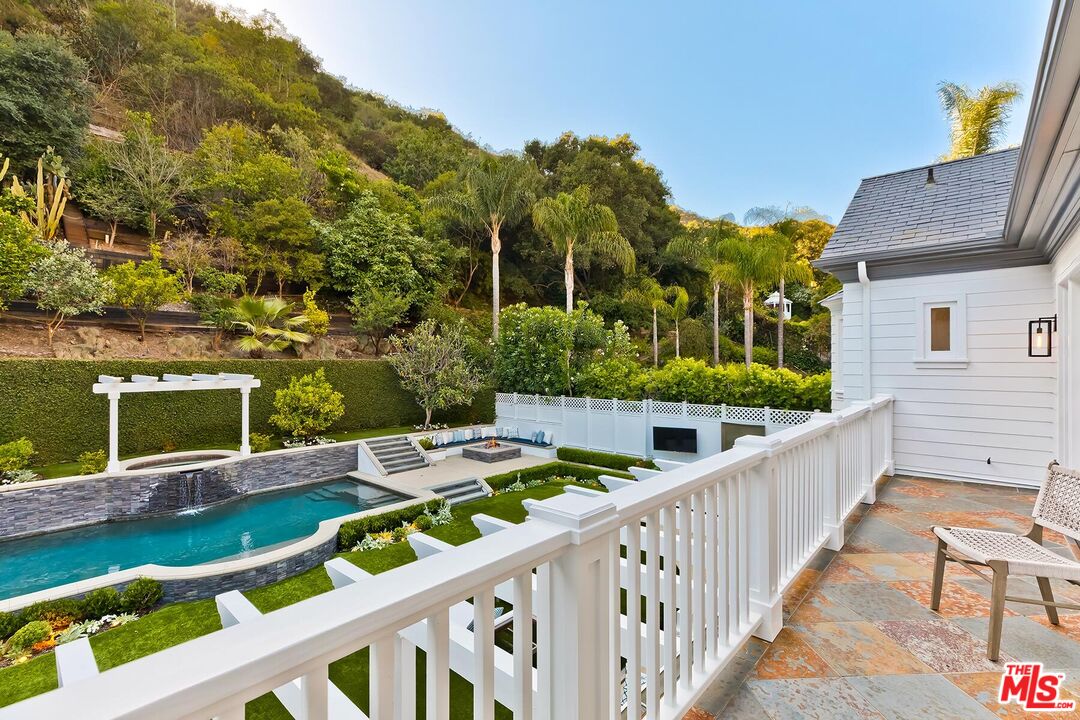 2803 Mandeville Canyon
