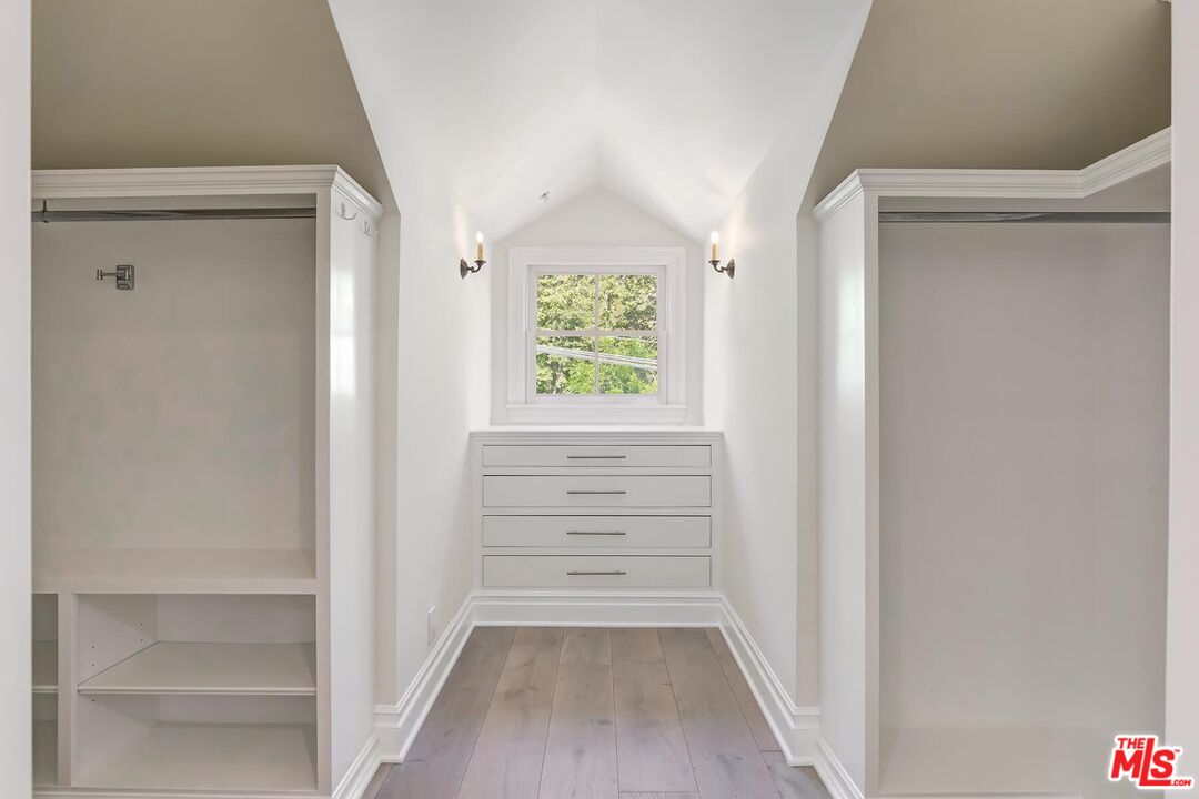 2803 Mandeville Canyon