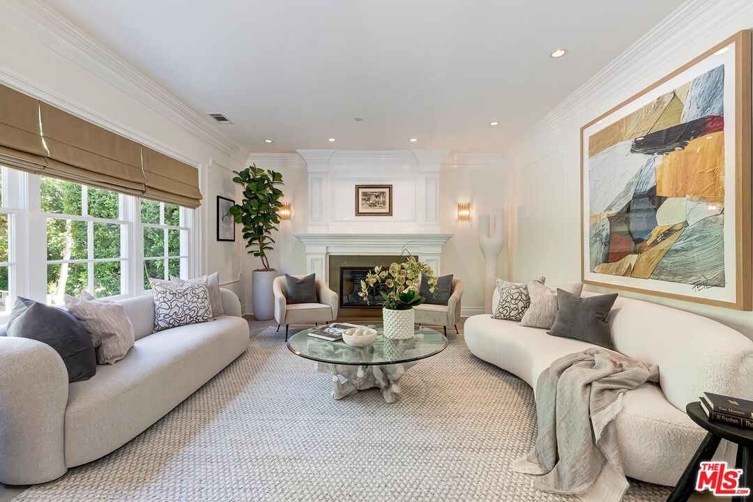 2803 Mandeville Canyon