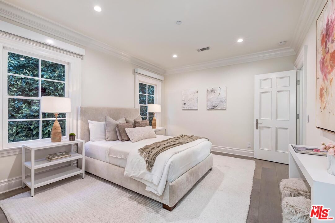 2803 Mandeville Canyon