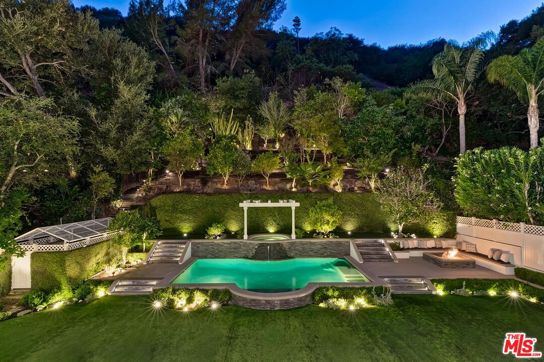 2803 Mandeville Canyon