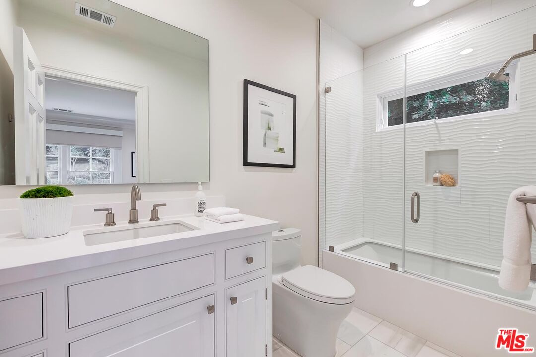 2803 Mandeville Canyon