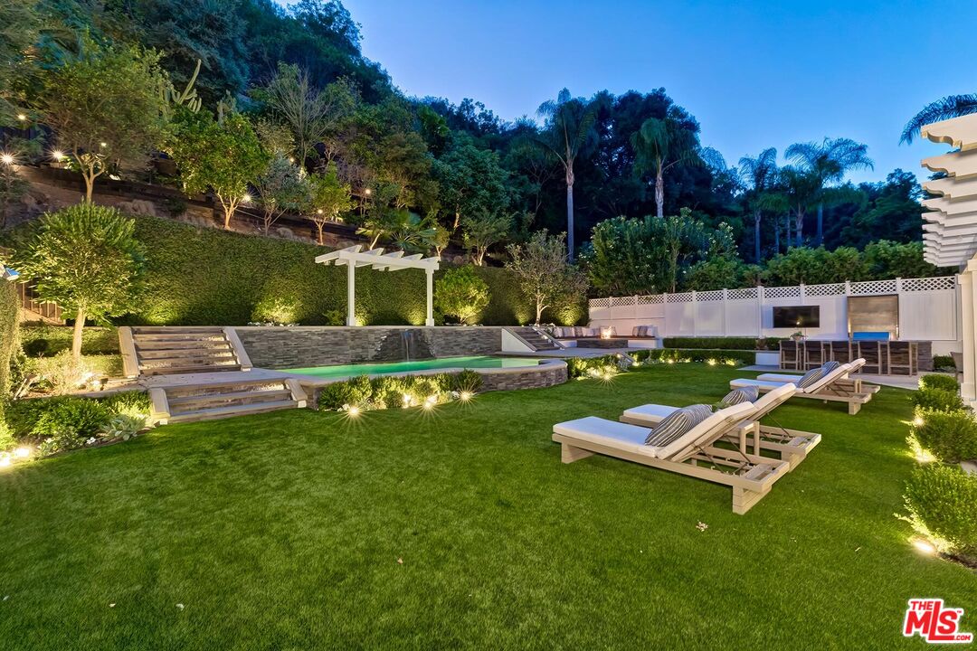 2803 Mandeville Canyon
