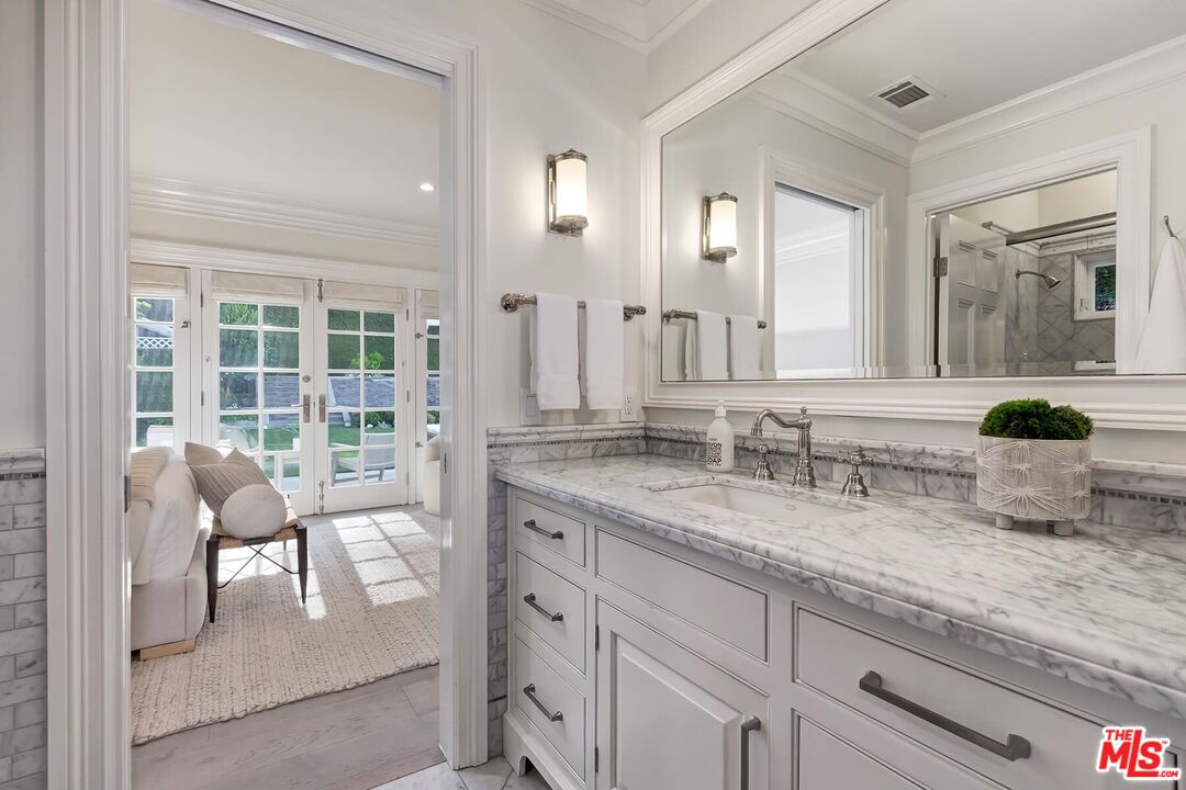 2803 Mandeville Canyon