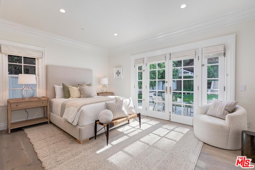 2803 Mandeville Canyon