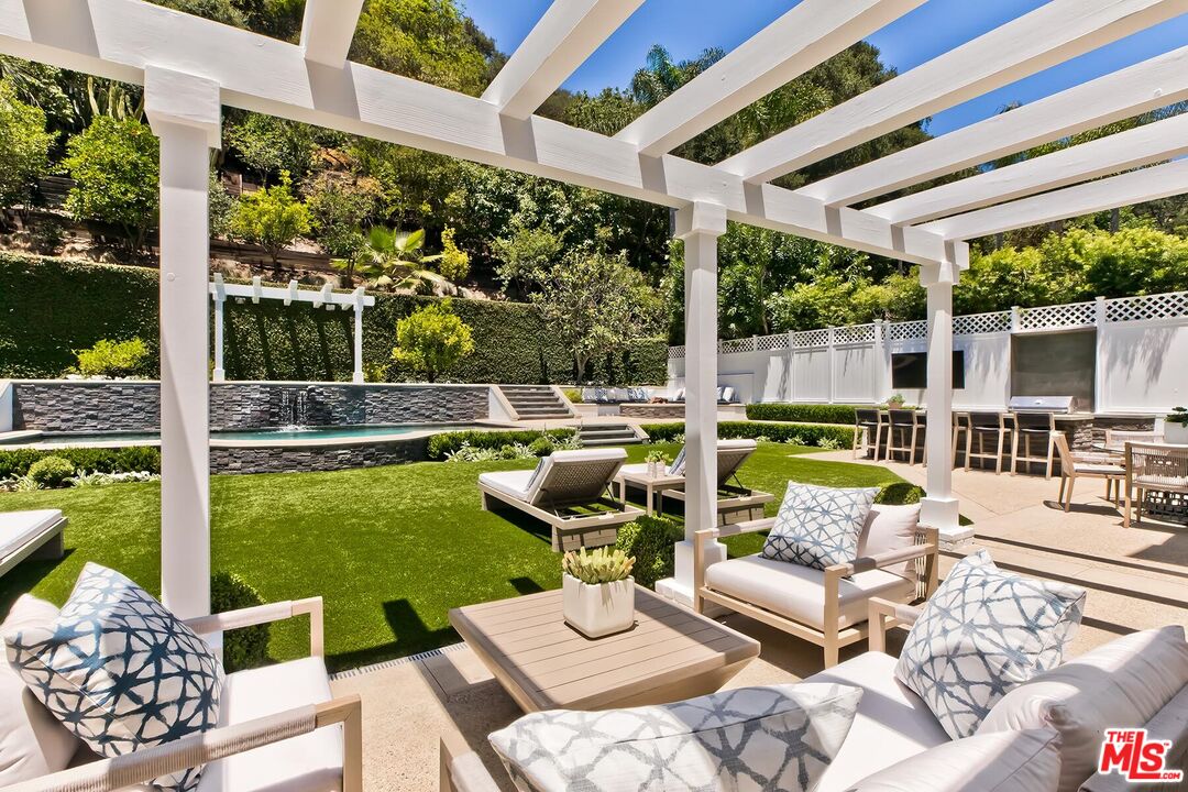 2803 Mandeville Canyon