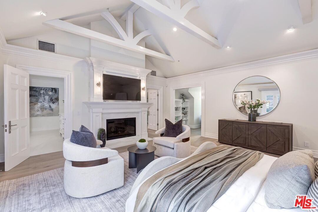 2803 Mandeville Canyon