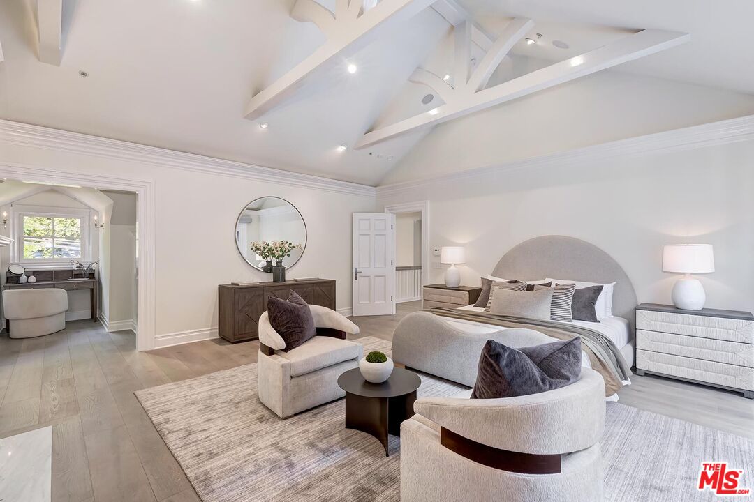 2803 Mandeville Canyon