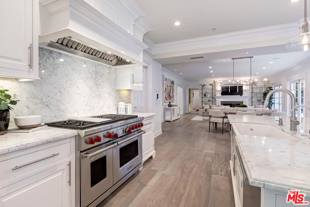 2803 Mandeville Canyon