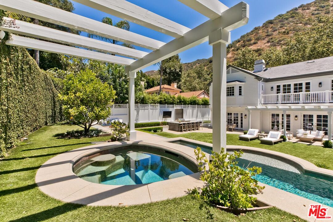 2803 Mandeville Canyon