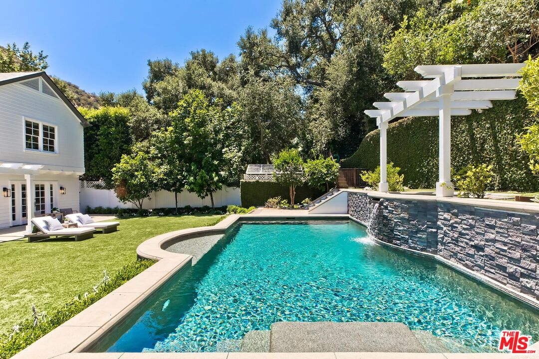 2803 Mandeville Canyon