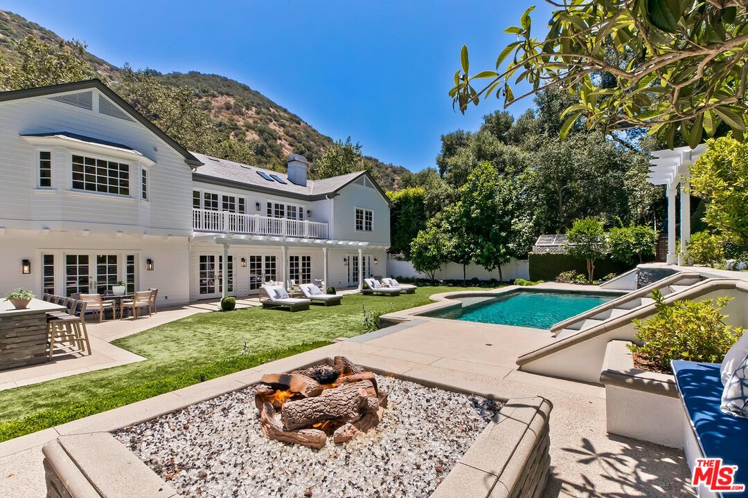 2803 Mandeville Canyon