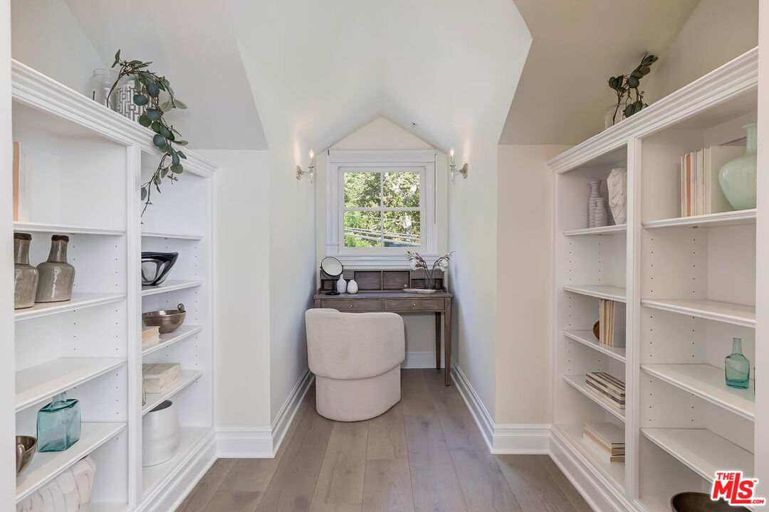 2803 Mandeville Canyon