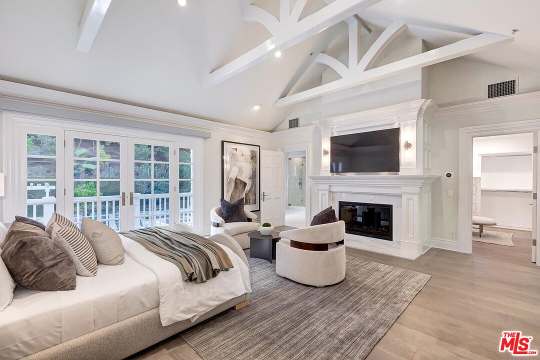 2803 Mandeville Canyon