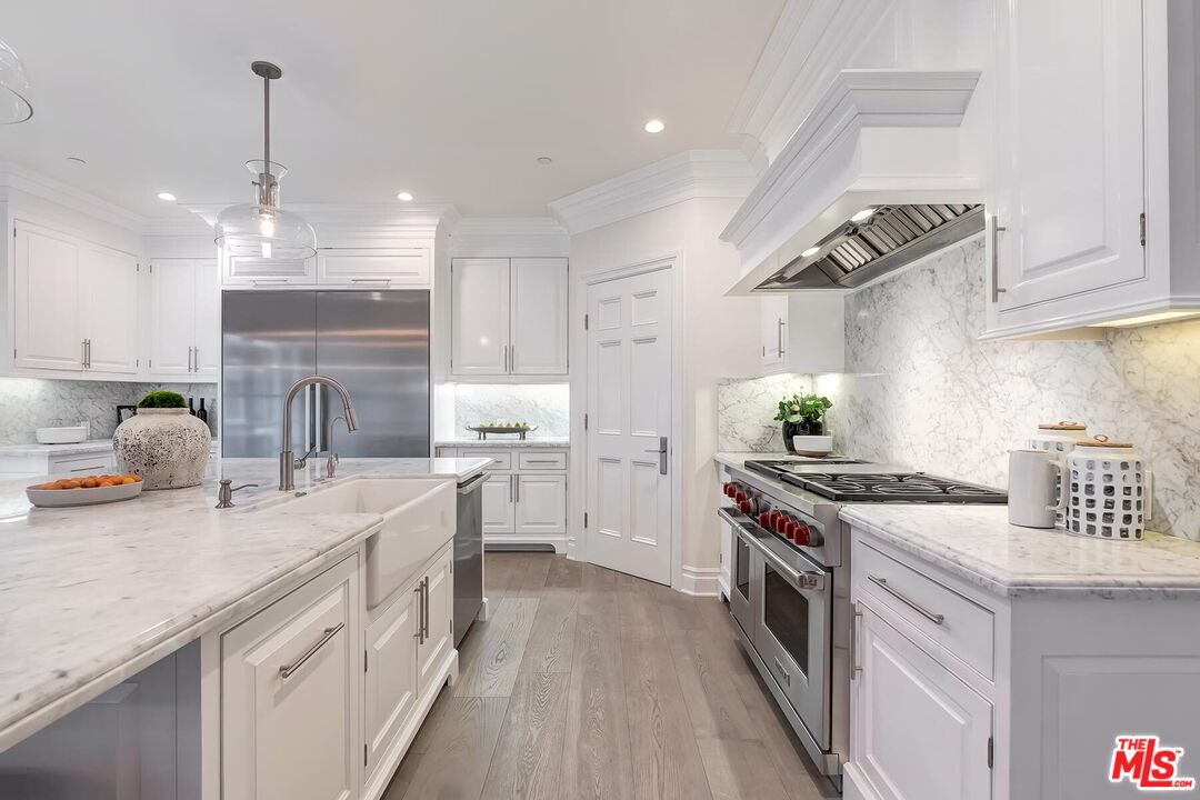 2803 Mandeville Canyon