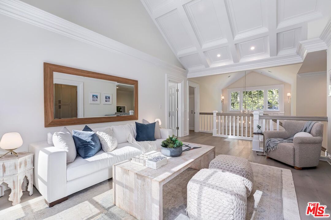2803 Mandeville Canyon
