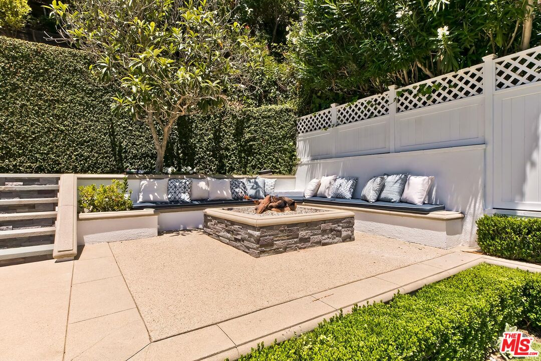 2803 Mandeville Canyon