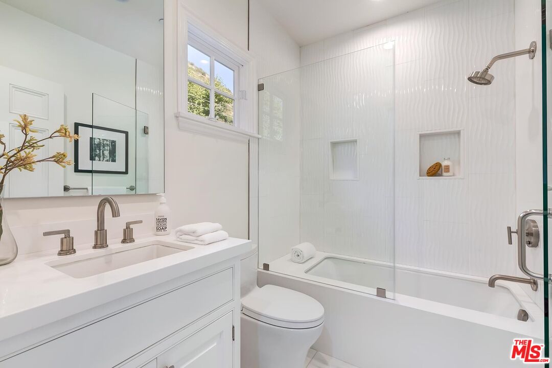 2803 Mandeville Canyon
