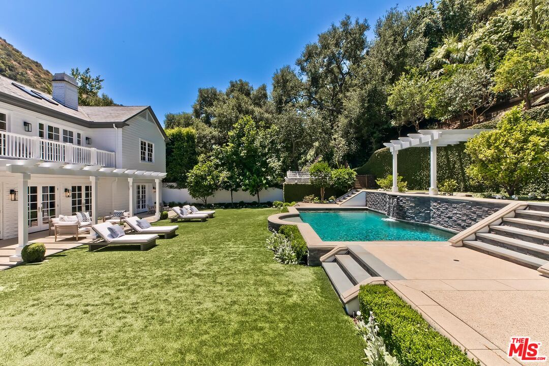 2803 Mandeville Canyon
