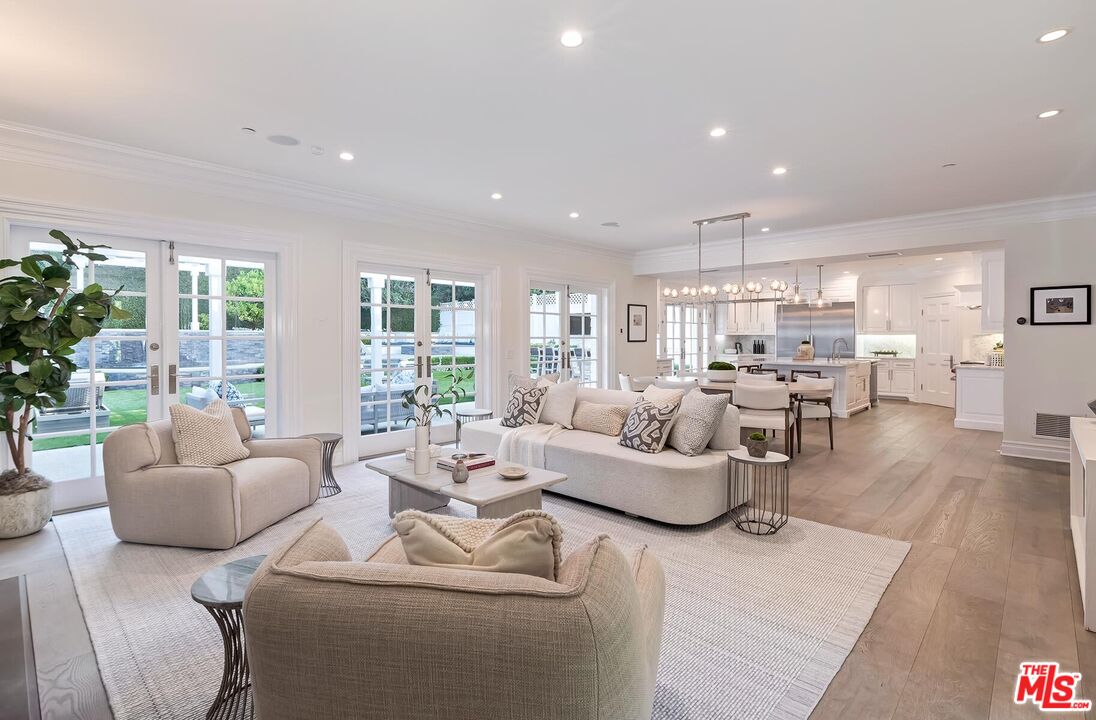 2803 Mandeville Canyon