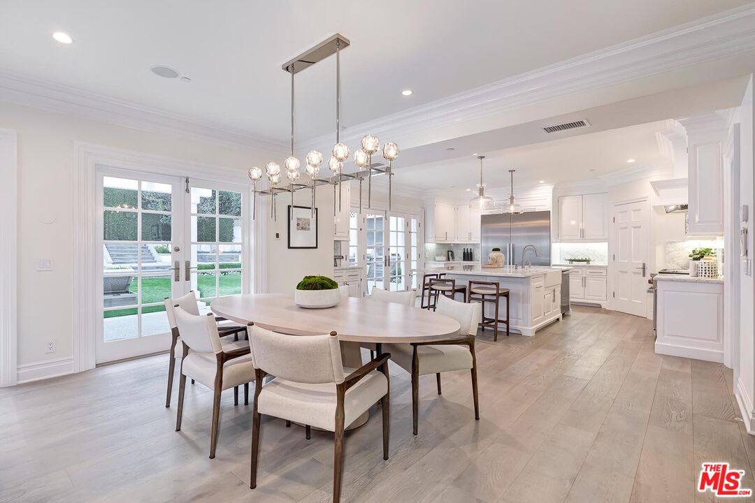 2803 Mandeville Canyon